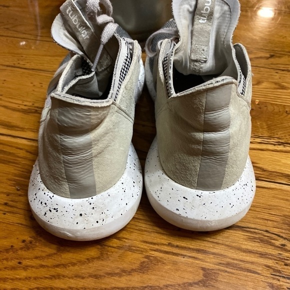 Adidas Tubular Gray/Beige Two Tone Shoes PYV702001 Size 7 1 /2 Pre-Owner. - Picture 4 of 8